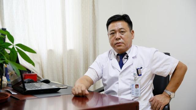 80岁了颈动脉狭窄还有手术必要吗,80岁颈动脉狭窄90%可以保守治疗吗