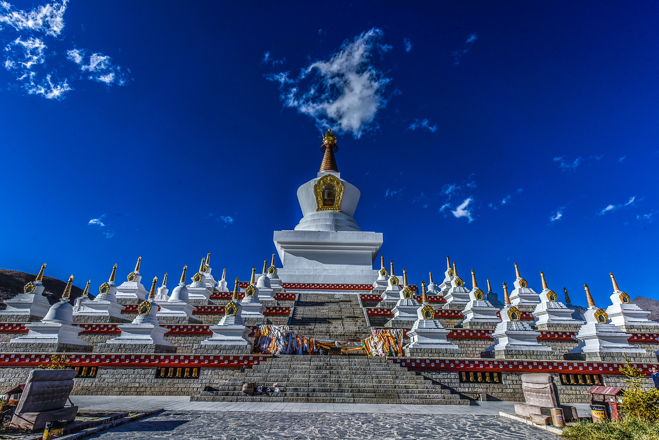四川甘孜的亚丁稻城,四川稻城亚丁蓝色星球上的净土