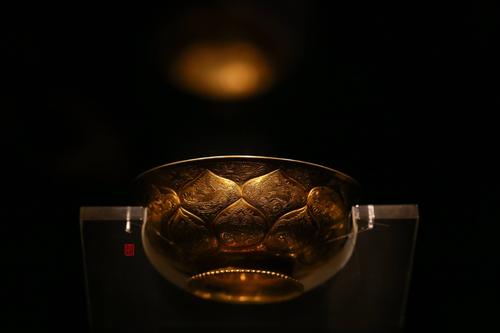 唐鸳鸯莲瓣纹金碗距今多少年,鸳鸯莲瓣纹金碗图案什么意思