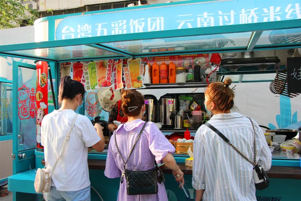 上海翰林广场美食,翰林广场迷鹿风情街