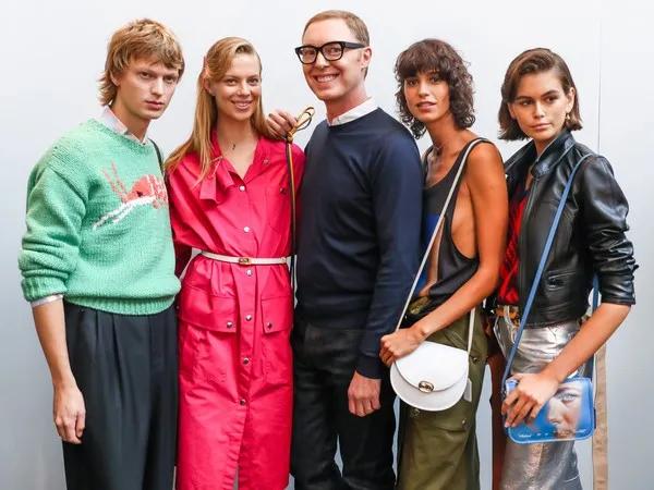 coach蔻驰当季流行款式,coach蔻驰包包明星同款