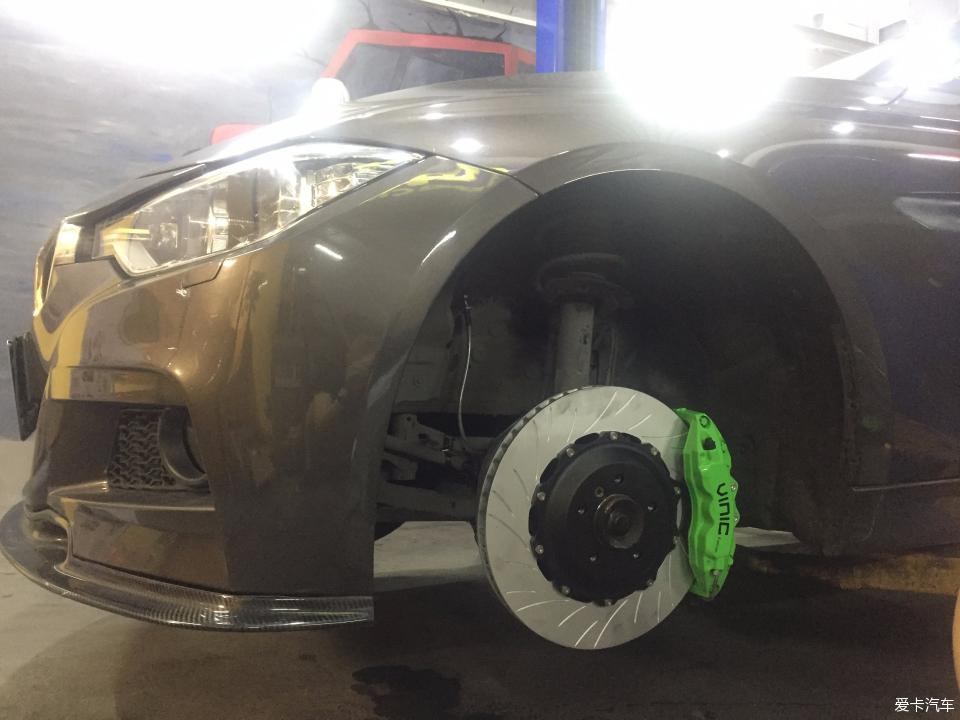 宝马3系换tei刹车,宝马3系的自动刹车功能测试