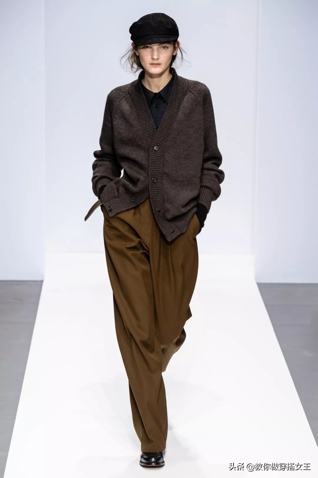 2020最潮搭配少不了这一条工装裤,初秋工装裤搭什么上衣