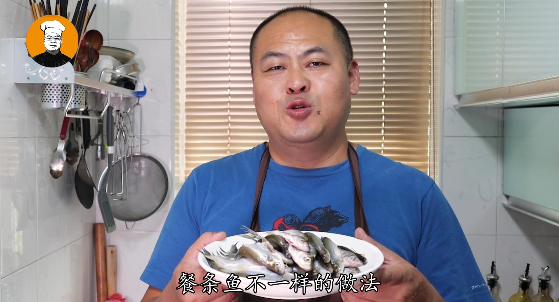 炸小鱼加鸡蛋,油炸小鱼加上汤