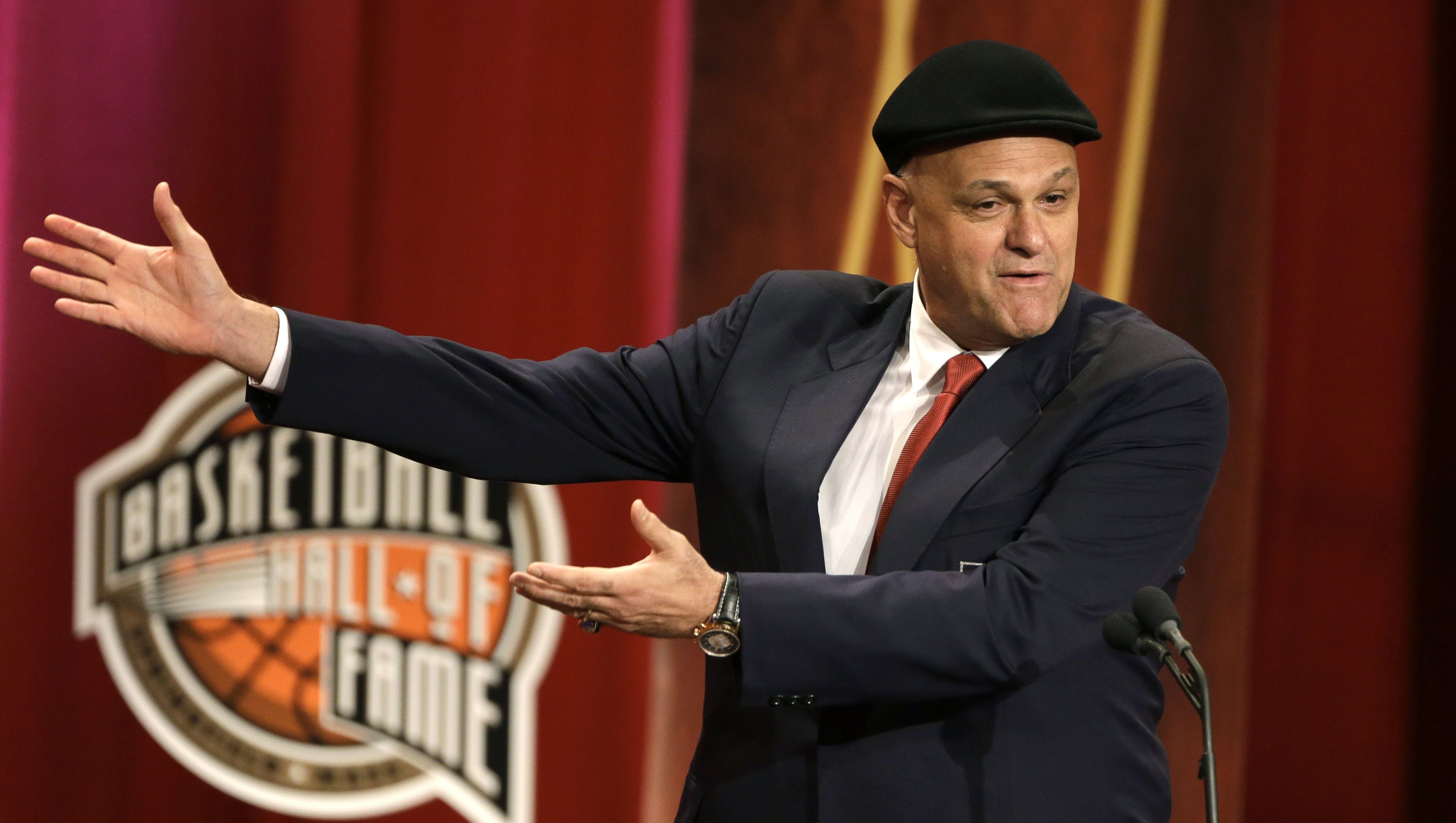 从小踢球就厉害,年少成名的名人堂篮球运动员