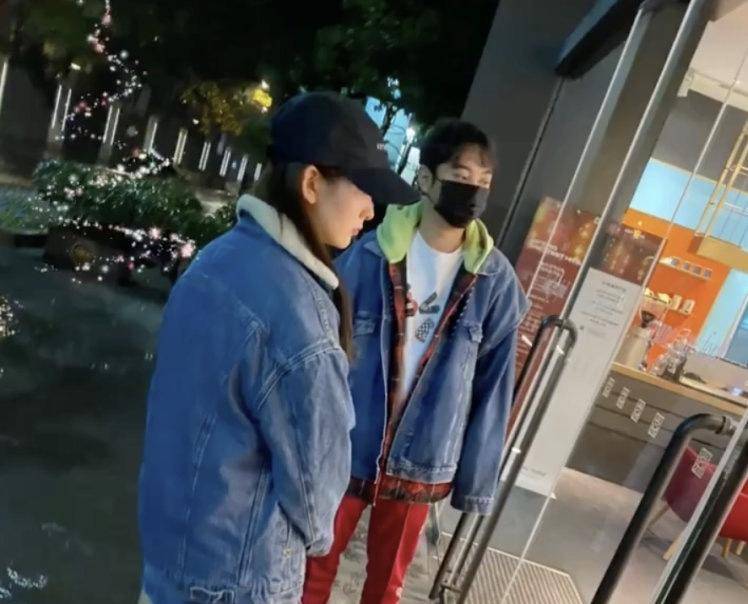 王思聪礼物视频完整版,王思聪抽奖衣服