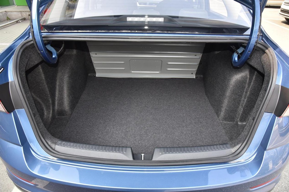 油耗低的车5万左右,油耗5.0左右的车