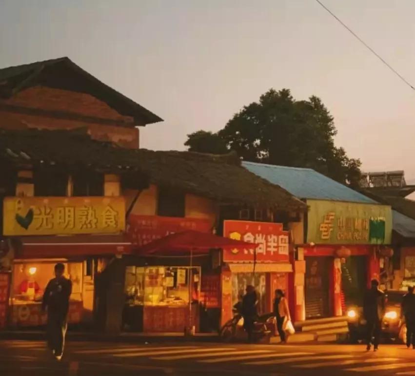 西昌回成都自驾推荐哪里中途住宿,西昌附近酒店三人间推荐住宿