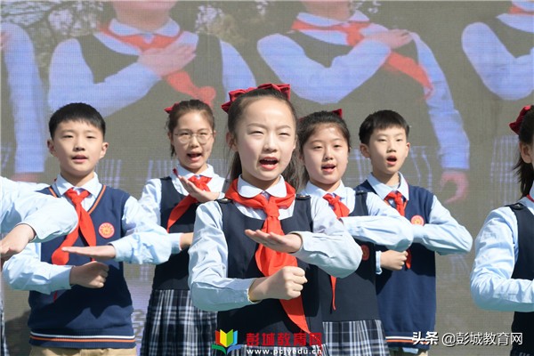 感悟初心使命寻访百名*党**员：徐州市大马路小学校外辅导员聘请仪式