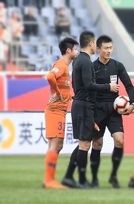 傅明火眼金睛，用个人魅力征服球迷！韦世豪再进球，富力净吞五蛋