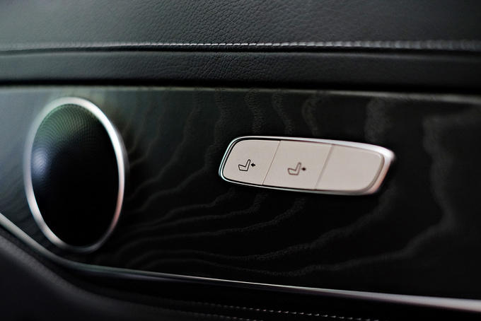 奔驰c级180落地多少钱,豪华奔驰180