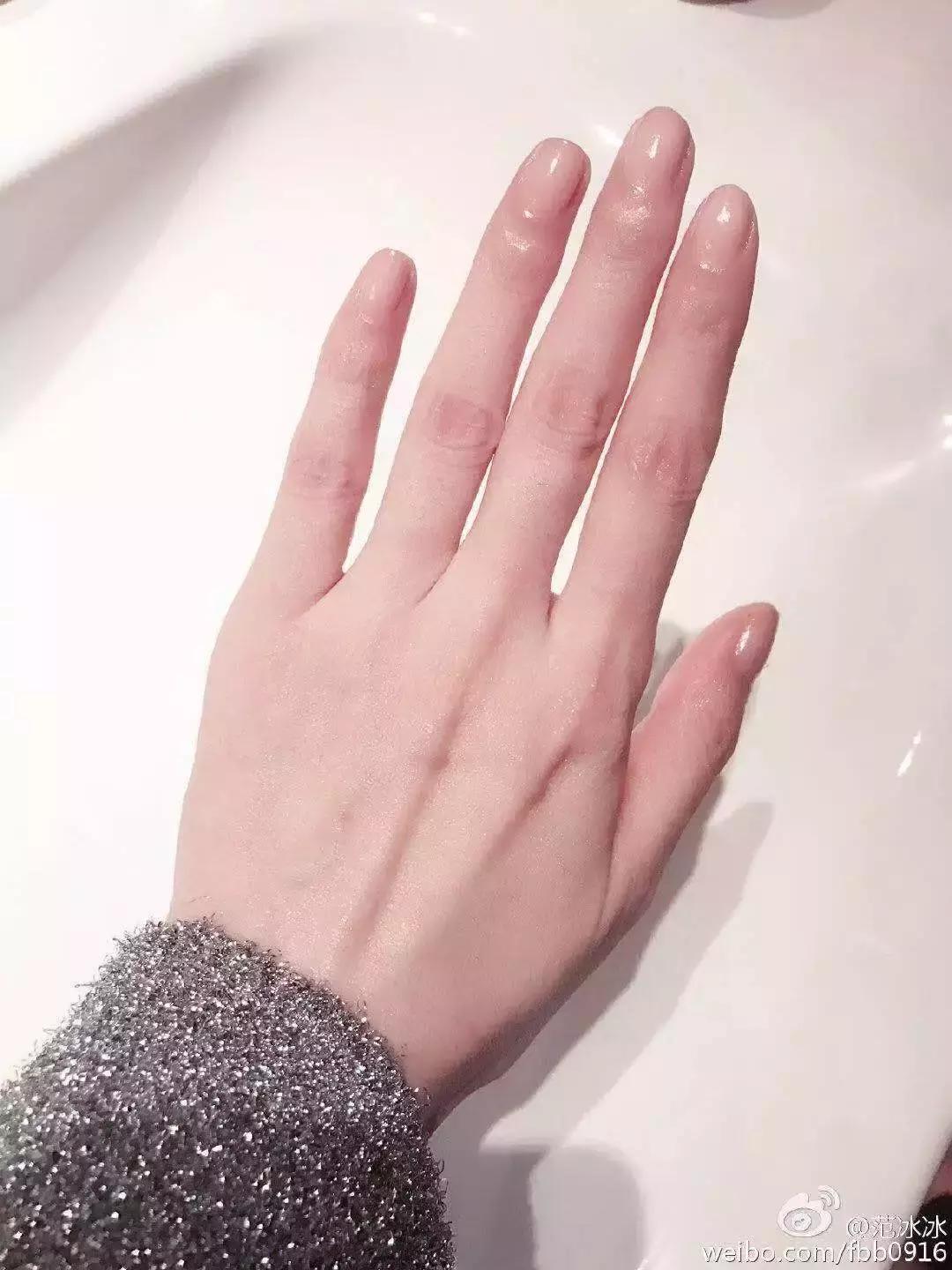 史上最迷离女星之林允被CK挖墙脚，我真香了