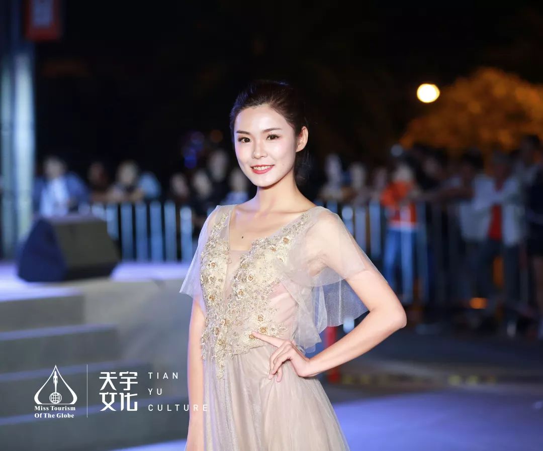 厦门分赛区复赛，导师们各出奇招抢人，黄子韬都搬出来了~