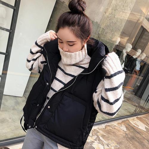 马甲这样搭配最显时髦风范,马甲怎么穿搭配才好看