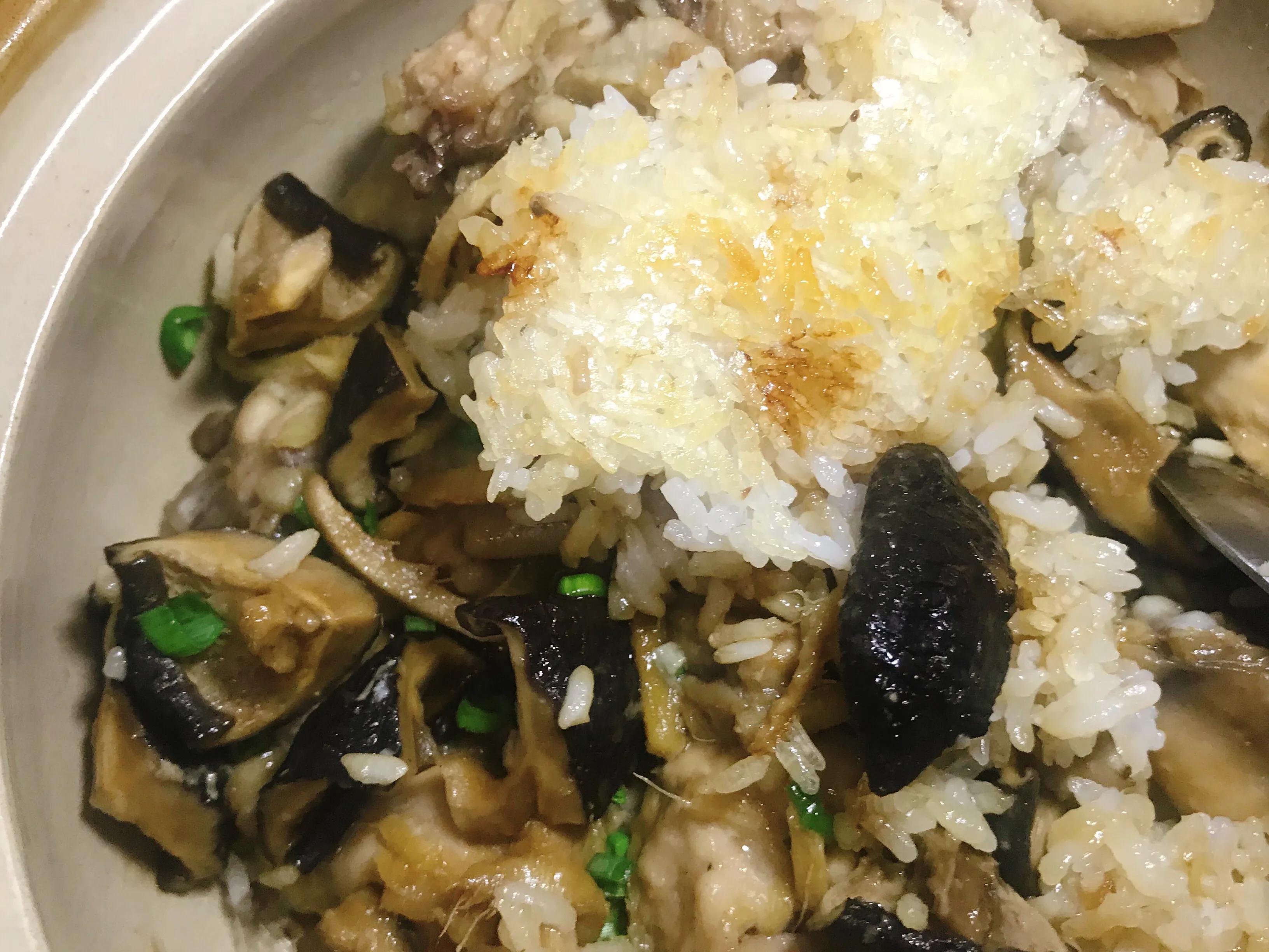 腊肠煲仔饭焦香锅巴,怎么能把煲仔饭做的粒粒分明