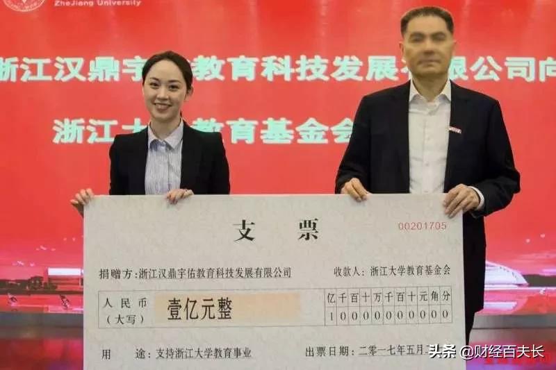 白手起家，还是白手套？不重要，因为他终于消停了