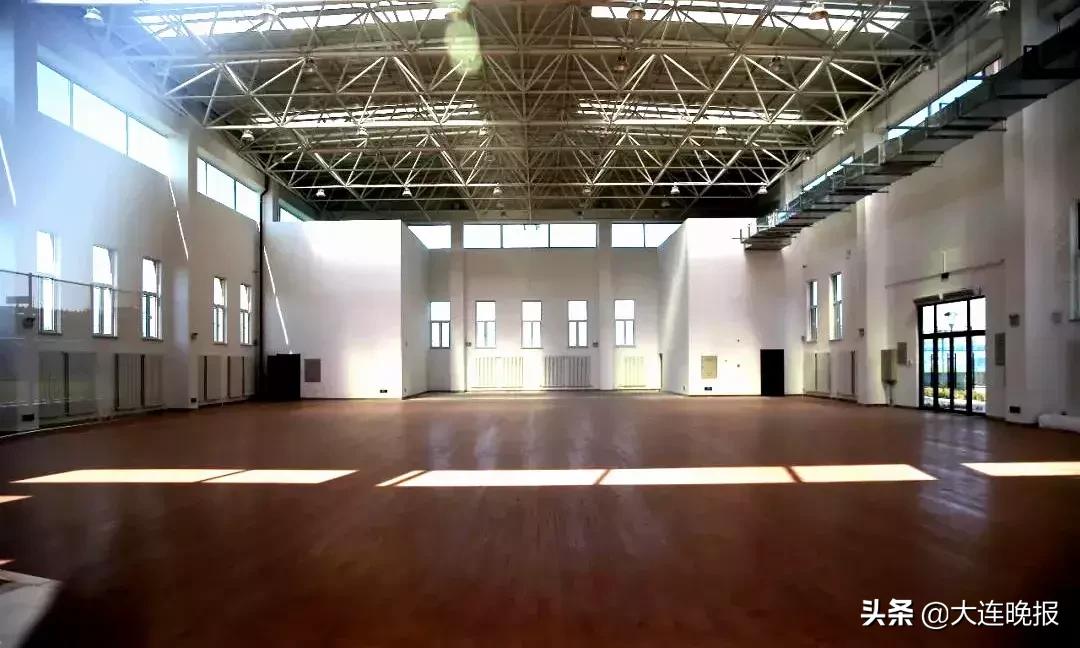 大连大型专业足球场,3万人体育馆有多大