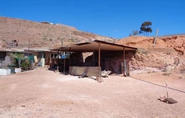 悉尼一不到3米宽土地以6.9万澳元出售!拍卖广告:请充分发挥你的想象力