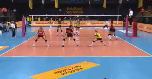 朱婷飞奔场外救球传承女排,朱婷救场