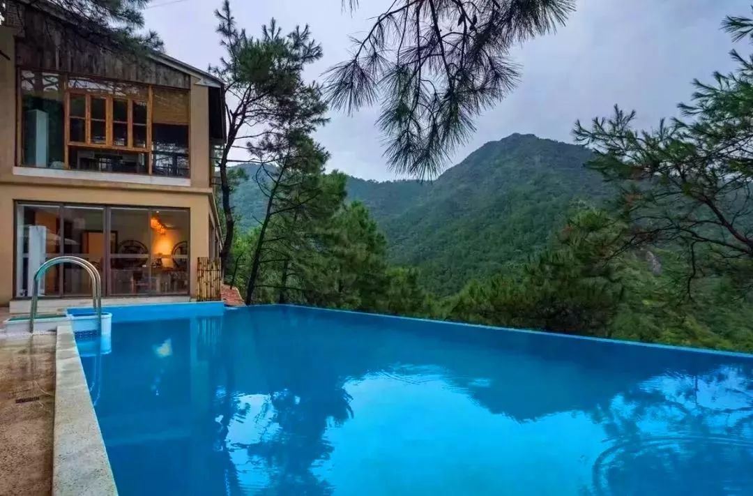 这5家海景民宿躺在床上就能看海,极有格调的纯白泳池民宿