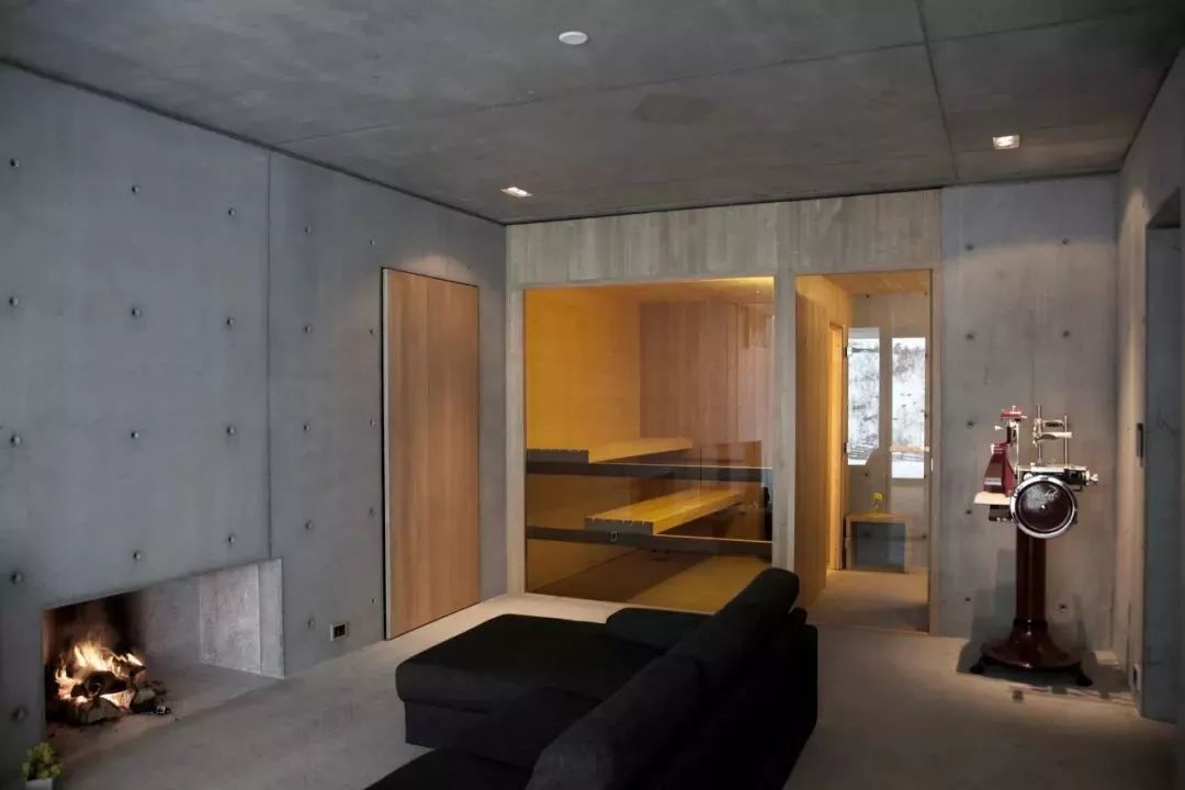 孤独的建筑物,孤独的建筑金湾