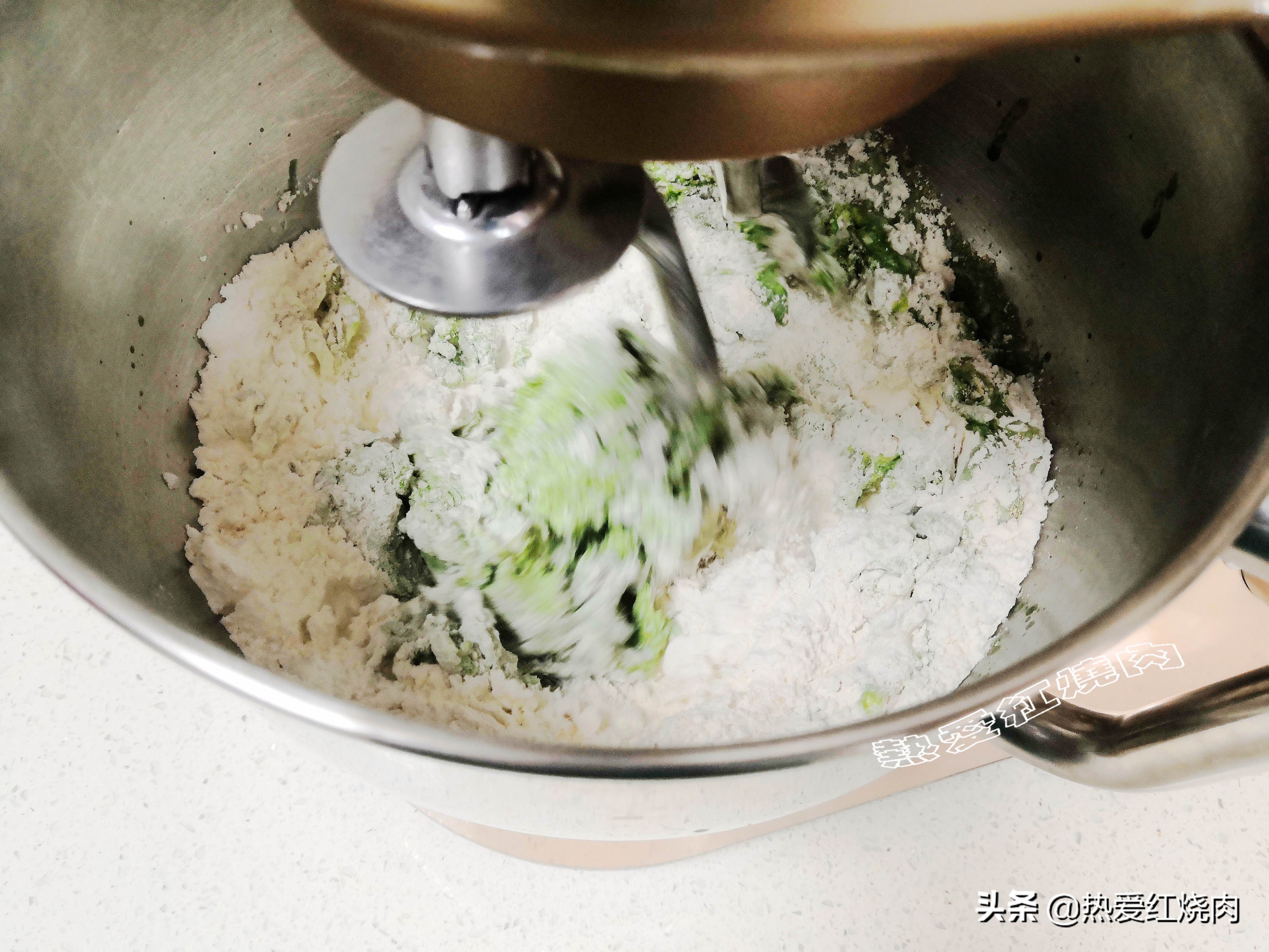 这款面包样式很独特十分松软美味,变色龙夹心面包