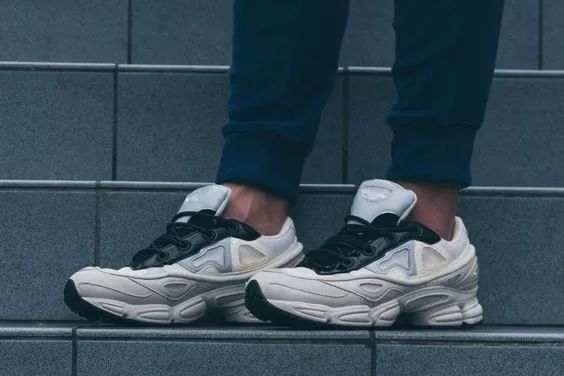 人生处处是陷阱万分小心,人生处处有坑我们要擦亮双眼