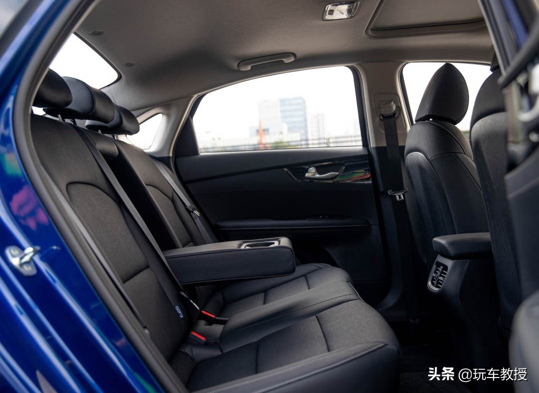 油耗比朗逸低0.3L！新款起亚K3落地不到10万？