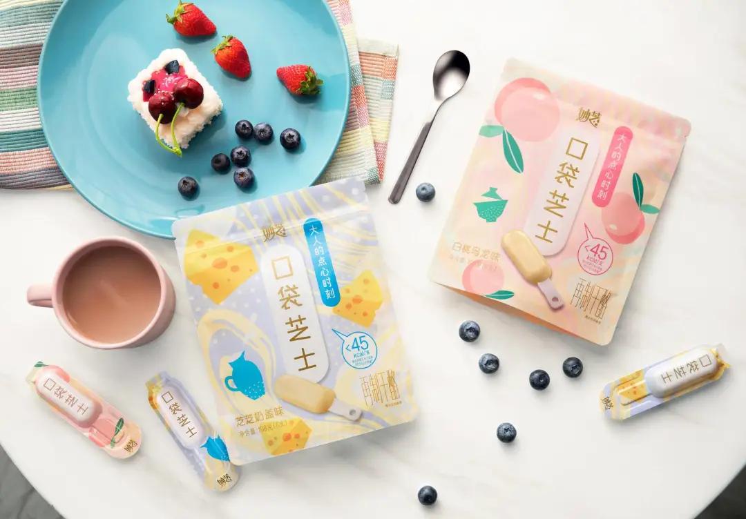 钟薛高新品雪糕草莓芝士,钟薛高雪糕小米联名