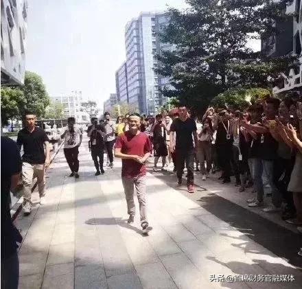 刚刚,马云正式辞职!接班人竟然是身价40亿的会计