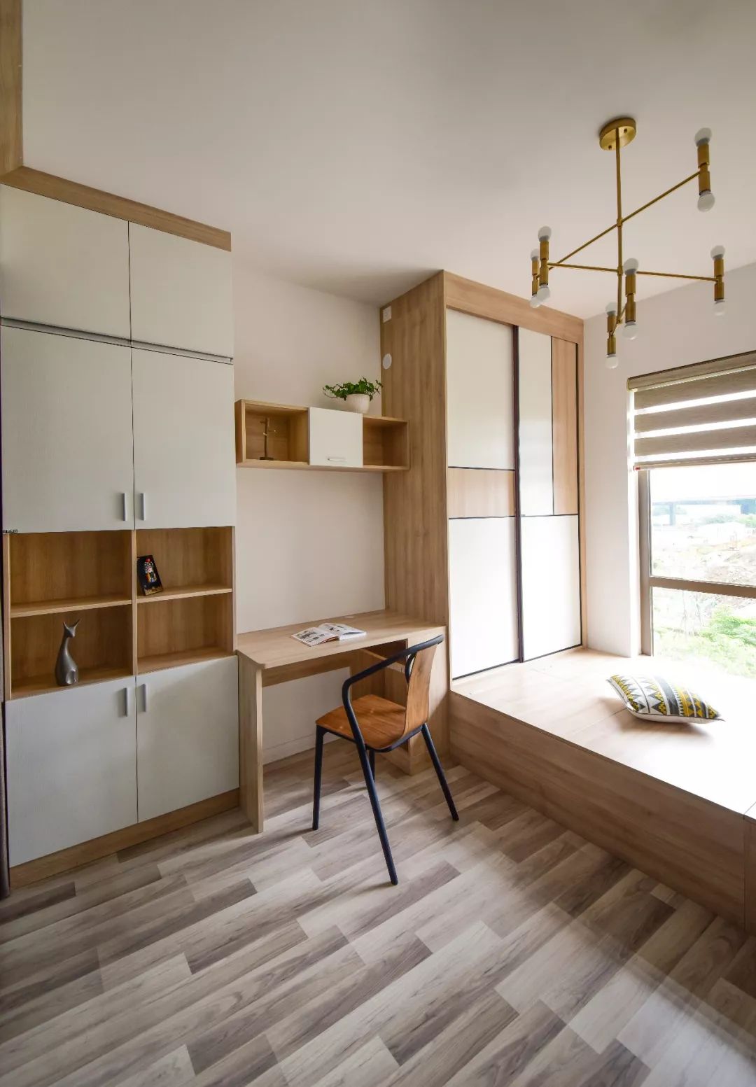 衣柜定制效果黄色原木,全屋定制白色衣柜轻奢效果图