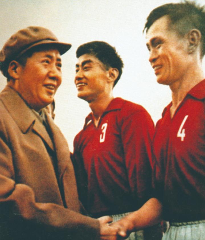 伟人足球情结:毛*东泽**踢门将,陈毅踢中锋,贺龙打造亚洲足球劲旅