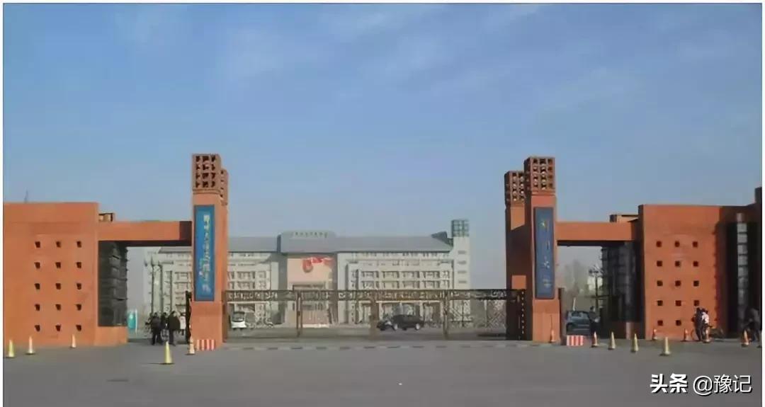 郑州十年的变化,郑州78岁老人为变年轻花30万