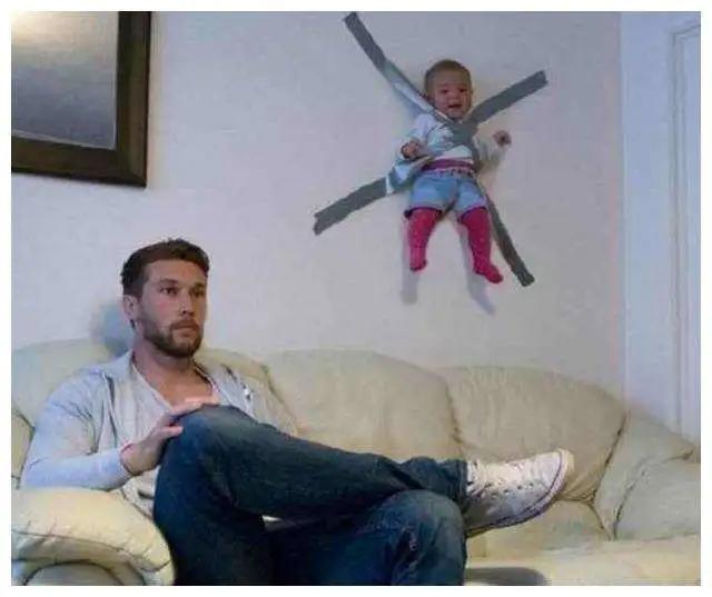 队友回到更衣室后笑哭,队友回归第一局