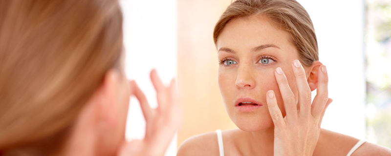 肌底液和精华液爽肤水的区别,肌底液和精华液分时间用