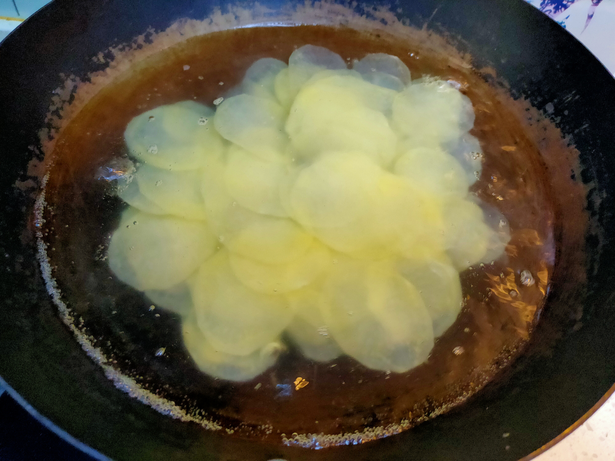 土豆怎样炸薯片又脆又好吃,炸薯片土豆片怎么切片