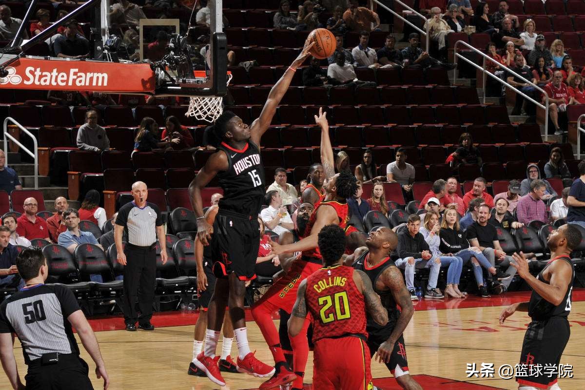 他是中锋打得却像足球运动员，快攻命中率联盟第一！追都追不上！