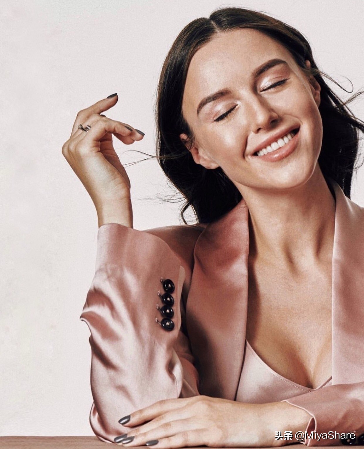 乳液能和面霜叠加使用吗,乳液和面霜怎么使用效果好