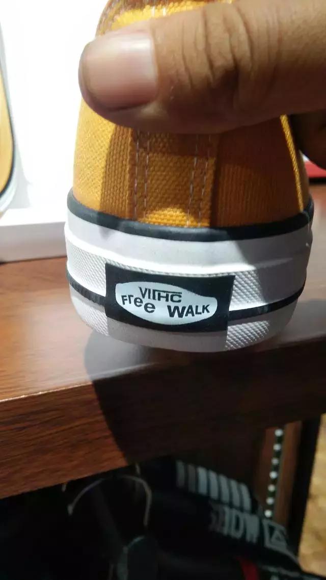 呼和浩特这家商场卖“仿名牌”，商场工作人员：并不觉得有问题