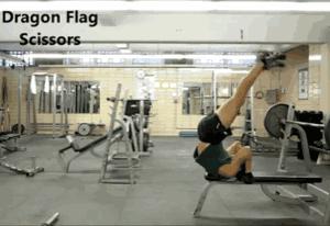 龙旗腹肌训练对肩膀有没有危害,龙旗练多久可以练好腹肌