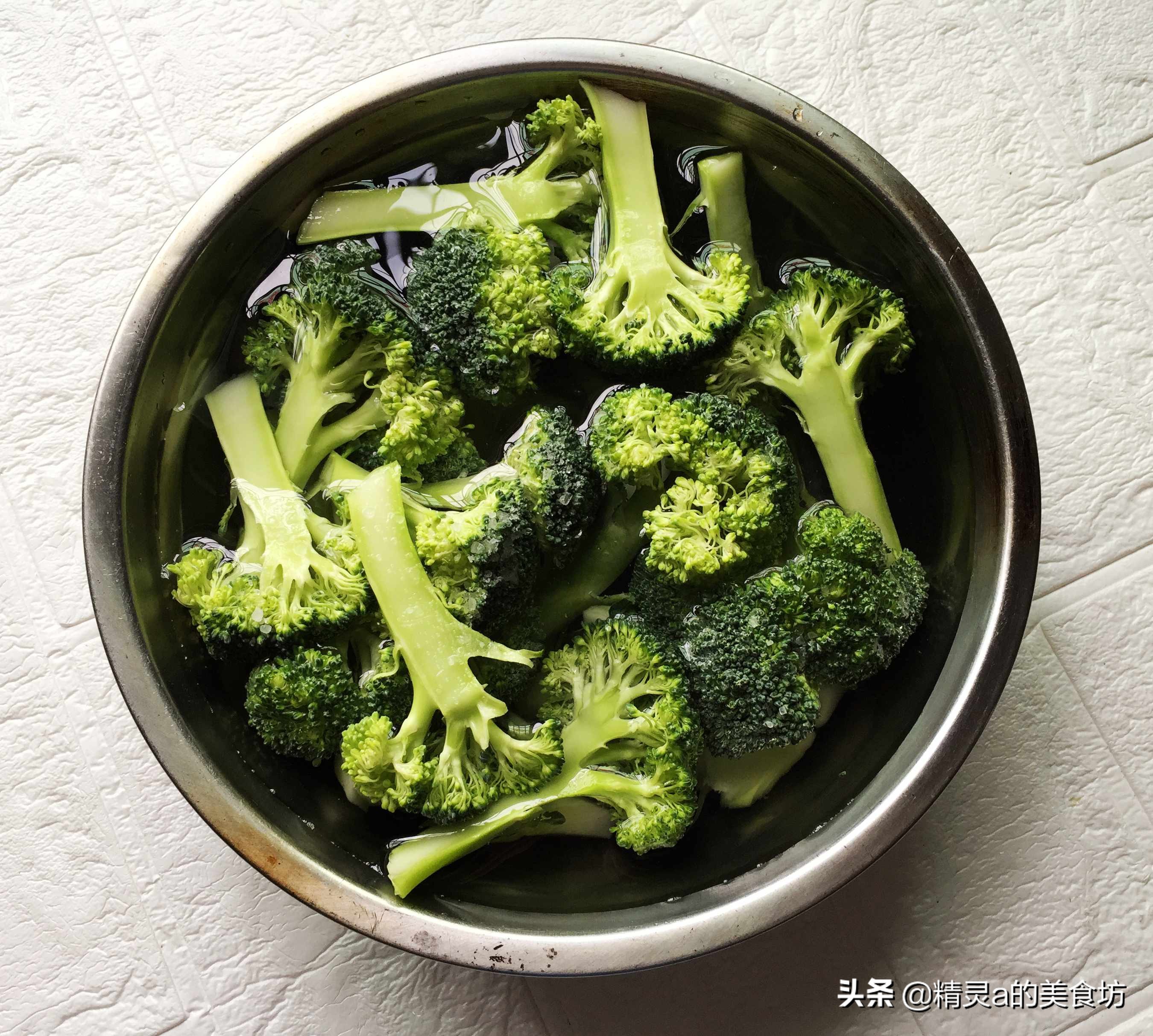 西兰花怎么炒才能脆爽,西兰花洗净只需这一招