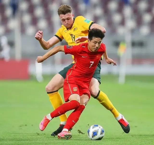 心灰意冷？国足开局不佳，高拉特是最后的救星？名记给出答案