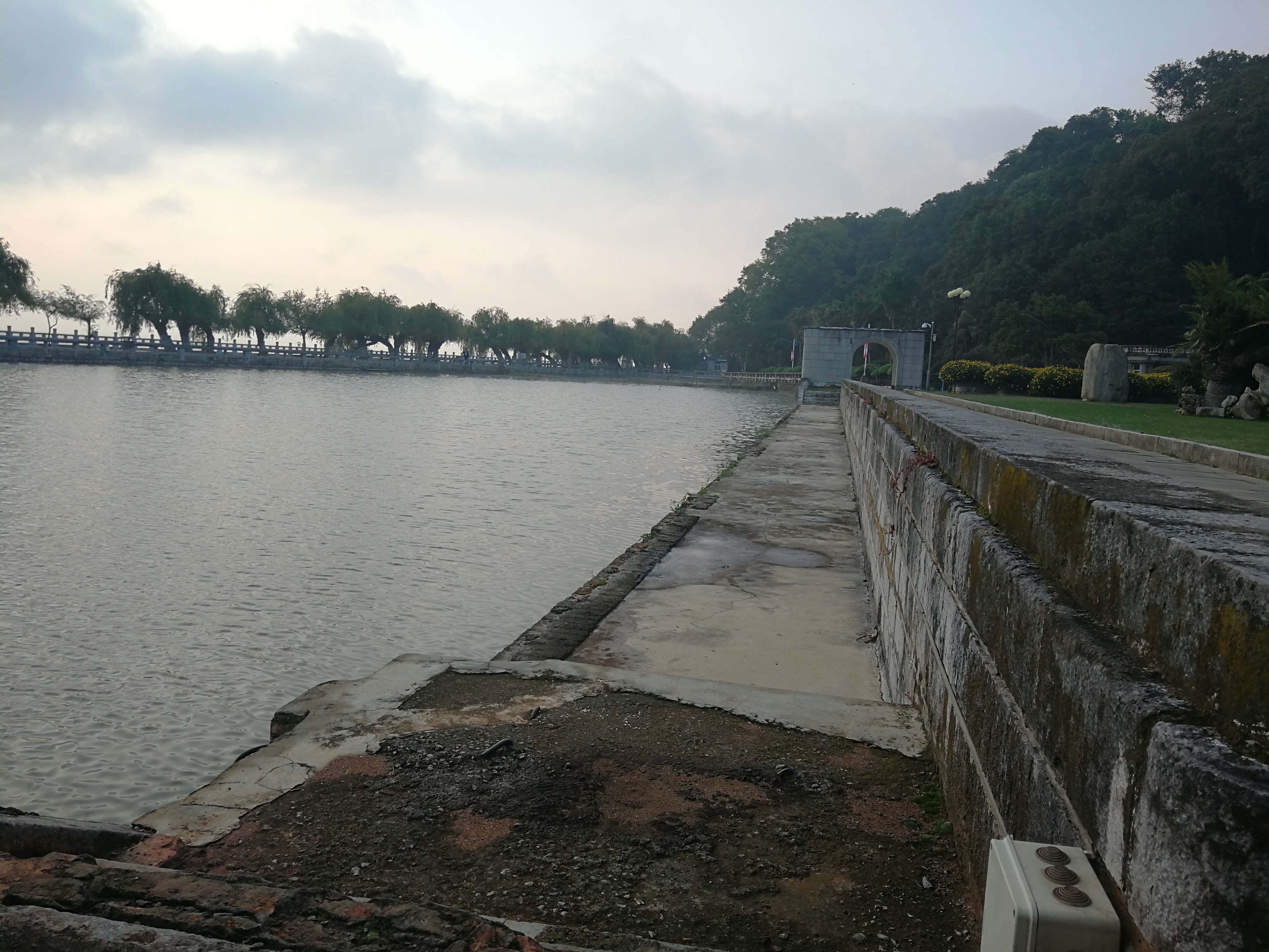 庾澄庆滇池边,滇池畔庾家花园