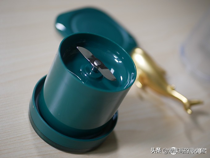 夏天来了做一下冰淇淋,摩飞榨汁机榨甘蔗