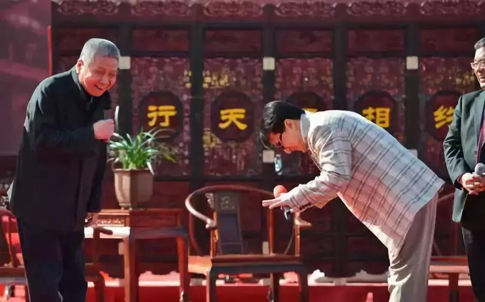 成龙收藏的紫檀,成龙的小叶紫檀值多少钱