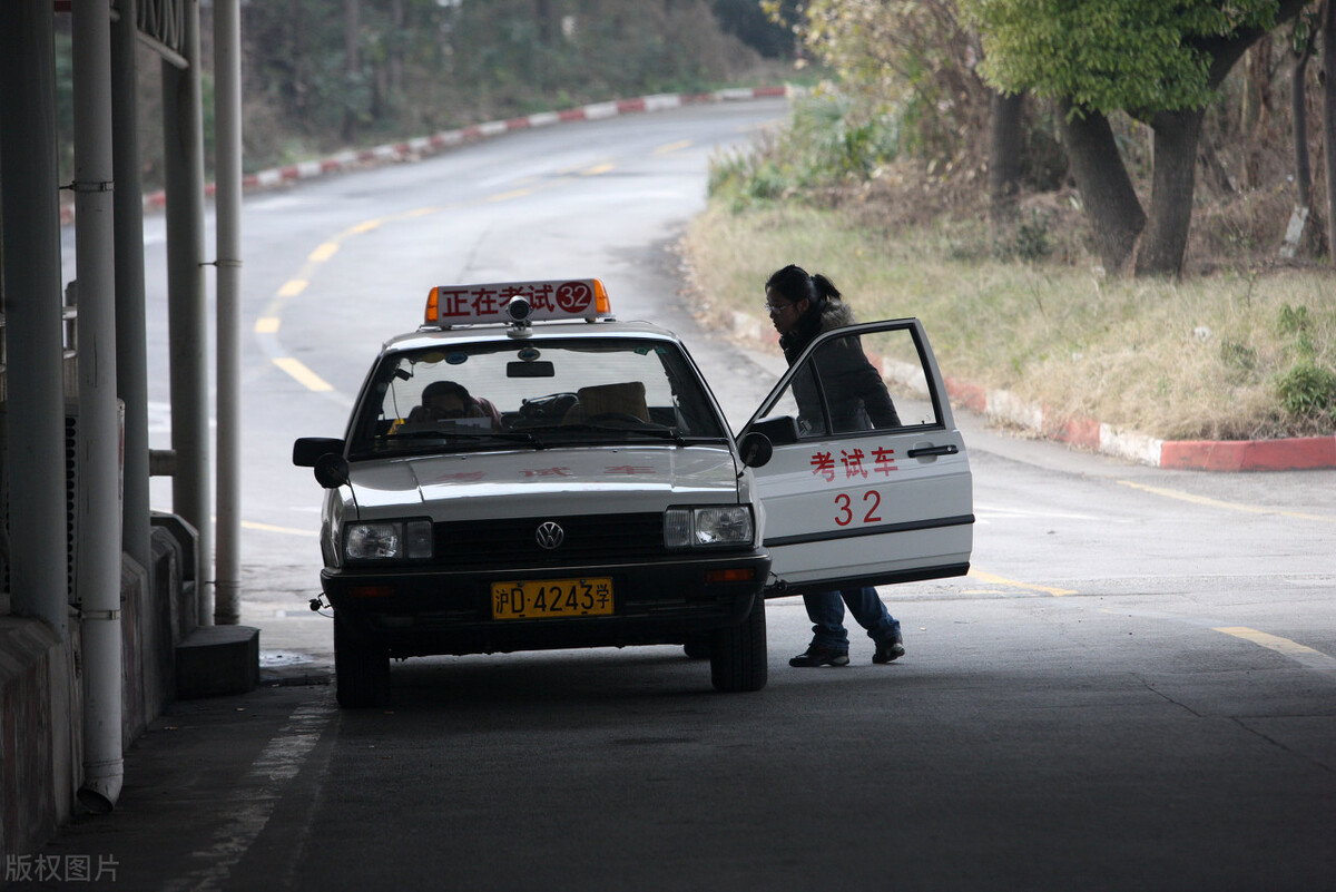 新手学车动作不协调怎么训练,反应慢手脚不协调适合学车吗
