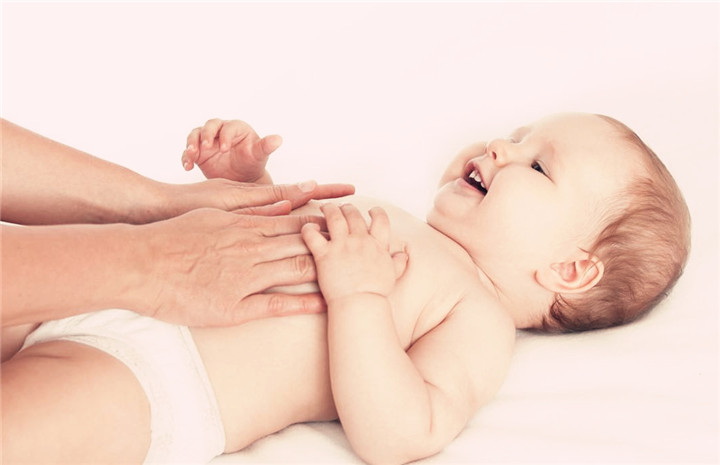 婴儿流口水皮肤发红怎么办,宝宝流口水伤了皮肤