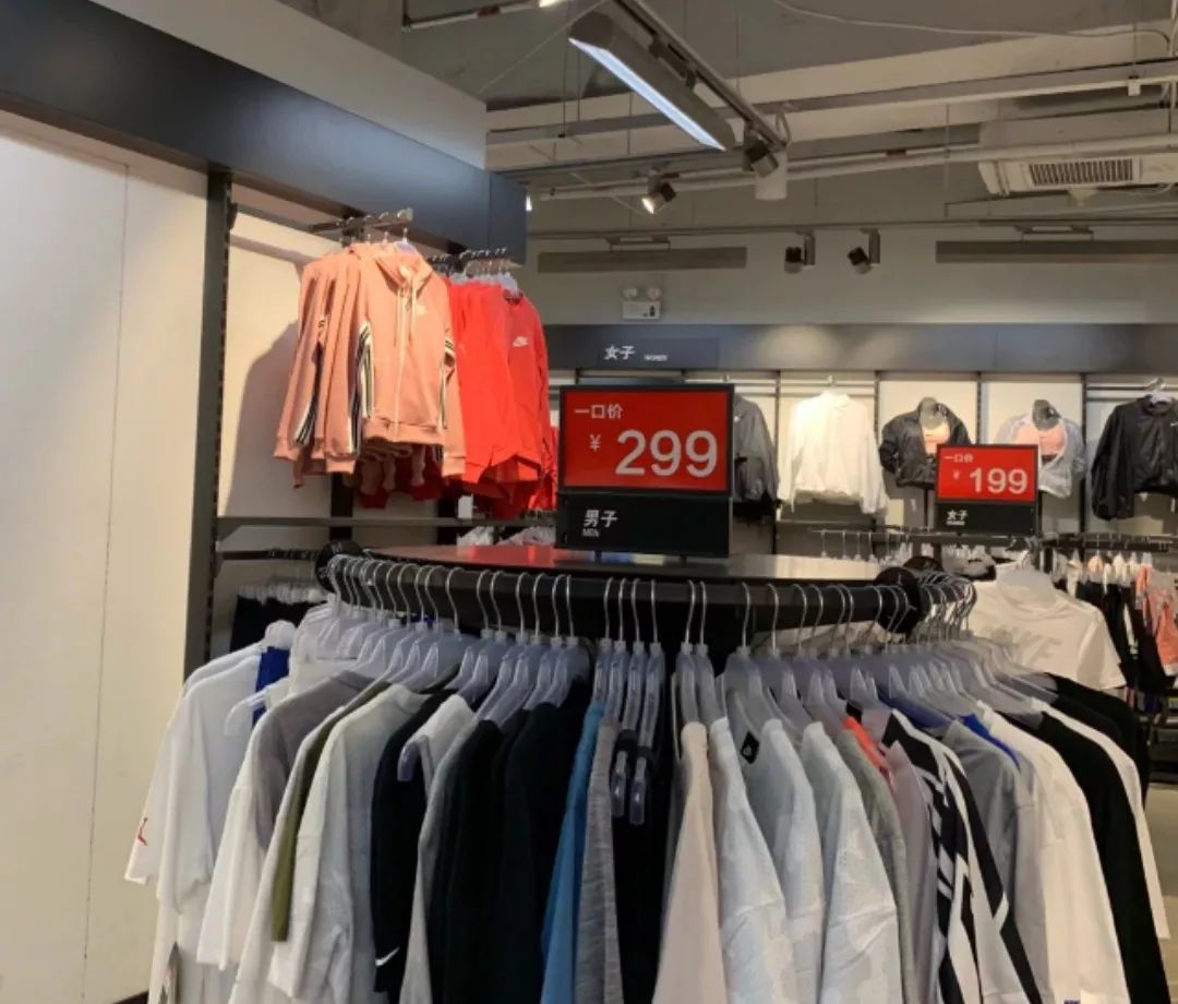 60块钱买的阿迪达斯黑贝壳,60块买的耐克