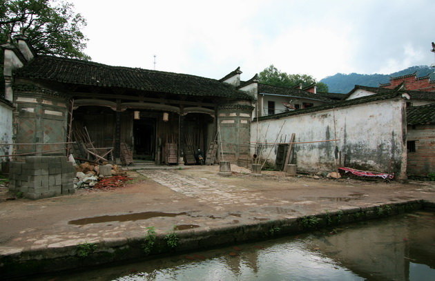 大山深处寻找古村,梅岭古村