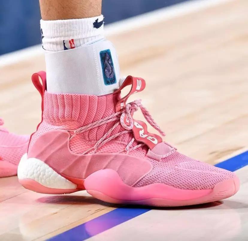 NBA球员上脚:本西蒙斯的迷彩球鞋,沃克穿AJ34郭艾伦配色